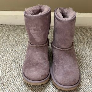 Purple kids Ugg medium rise boots.